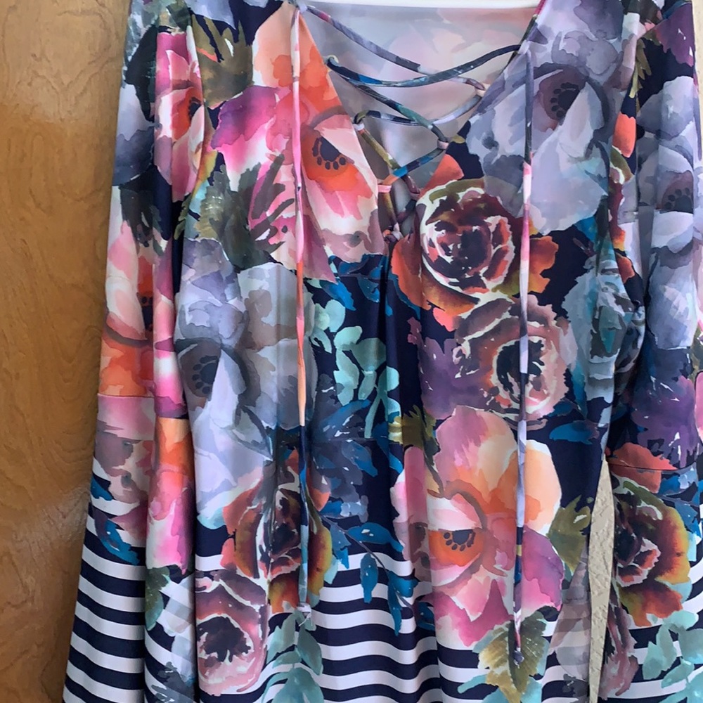 Boston Proper - Large - Flower Abstract - Silky style shirt- Never Worn Before - Picture 2 of 6